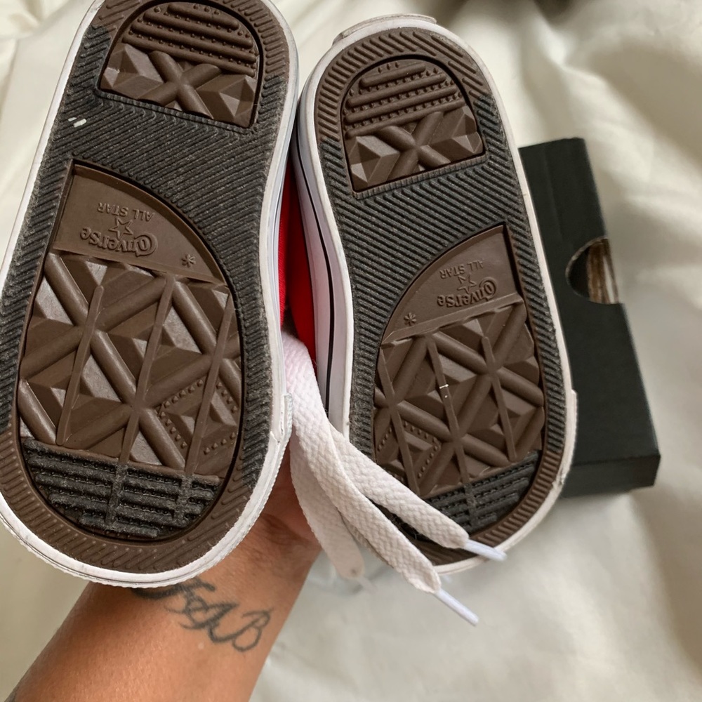 Converse - Picture 2 of 2